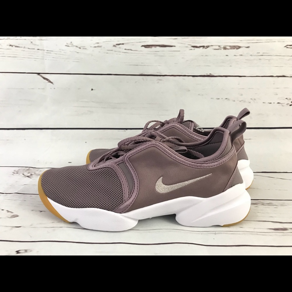 NIKE Olsen Women’s Running Shoes Taupe Gray Sz 6.5